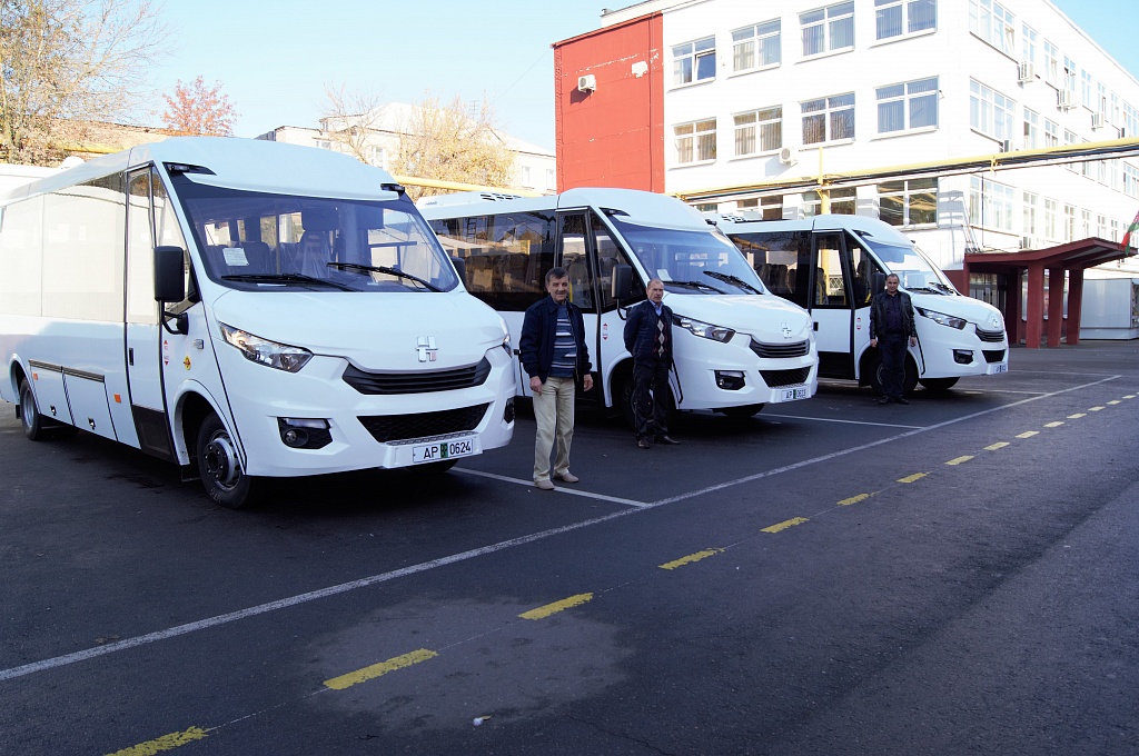Счастливые покупатели новой линейки автобусов Неман